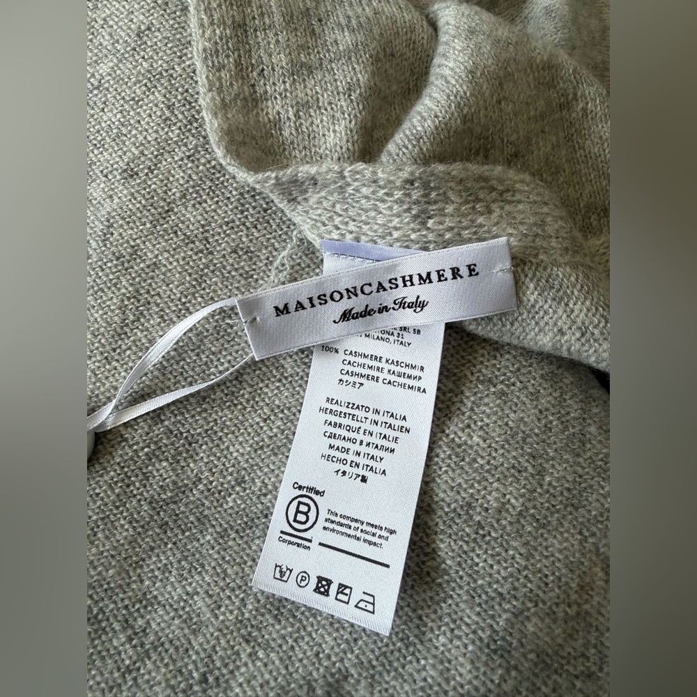 Italian Cashmere Wrap - Picture 6 of 8